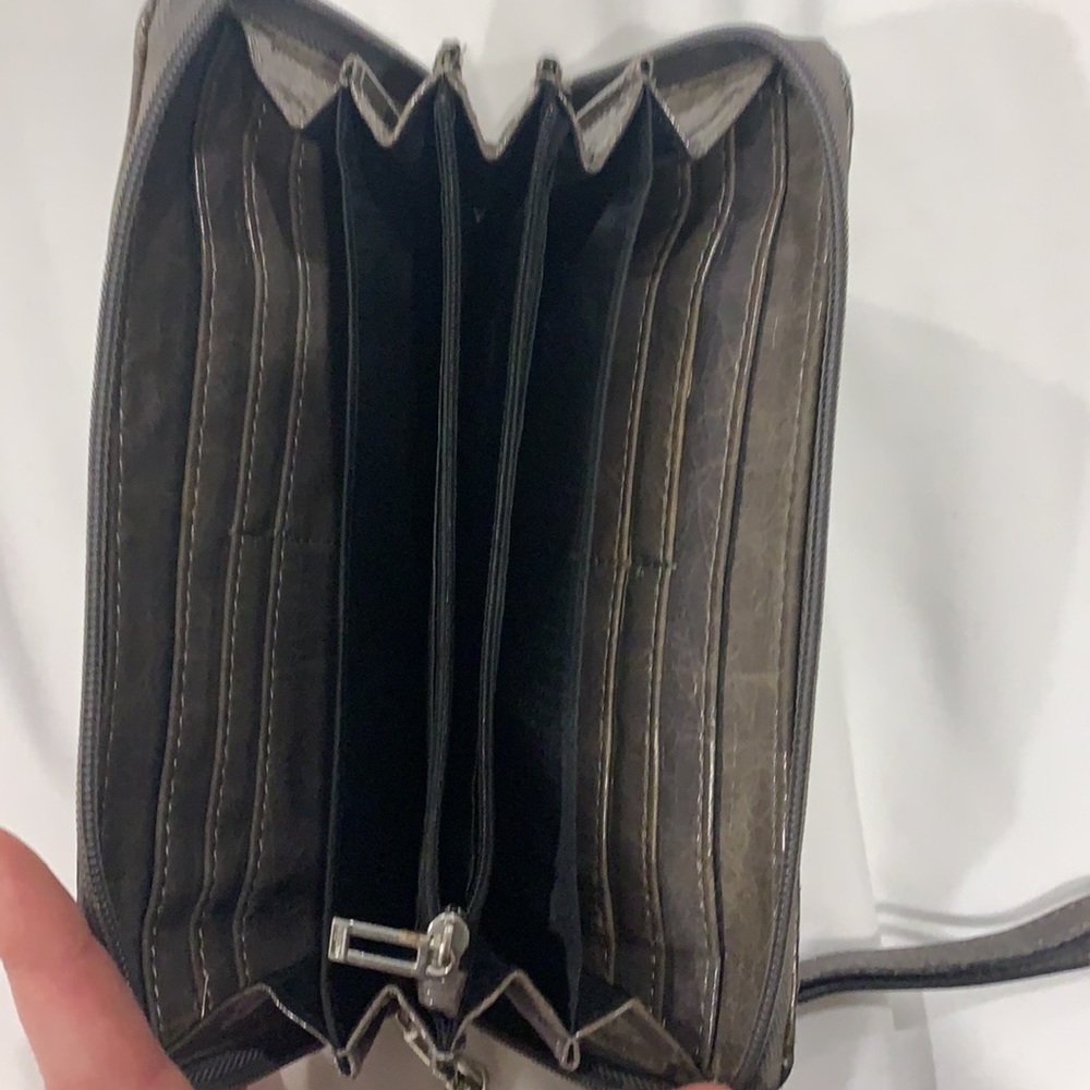GUESS wallet - Picture 3 of 5